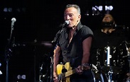 Bruce Springsteen performs 'Do I Love You...' on 'Fallon'