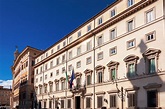 Facade Of The Chigi Palace In Rome Stock Photo - Download Image Now ...