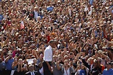 Large crowd cheers for President Obama in Richmond, VA - pics ...