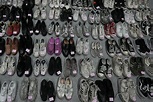 The victims' shoes kept by the police: the tragic image of the stampede ...