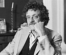 Kurt Vonnegut Biography - Facts, Childhood, Family Life & Achievements