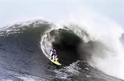 Surfers take on 40ft monster waves at Half Moon Bay contest | Daily ...