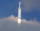 SpaceX's Falcon Heavy, the World's Most Powerful Rocket, Soars in Debut ...