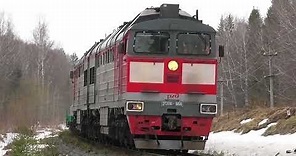 2ТЭ116-1656 с грузовым поездом и приветливой бригадой