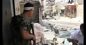 Free Syrian Army fighters battle with govt soldiers in streets of Aleppo