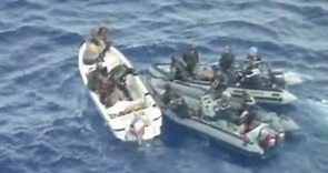 Video shows French capturing Somali pirates