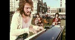 MUNGO JERRY - In The Summertime (1970 Street Video Clip) *** HD ***