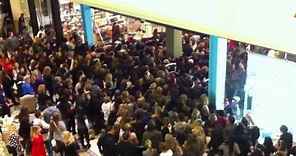 Black Friday Crowd Rushing into Urban Outfitters