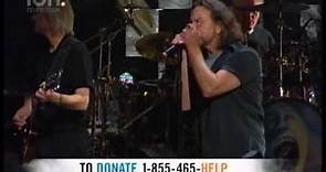 121212 SANDY RELIEF CONCERT - ROGER WATERS AND EDDIE VEDDER - COMFORTABLY NUMB