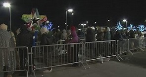 Black Friday shoppers line up at Mall of America