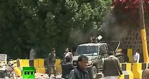 Video: Yemeni Muslim protesters attack US Embassy